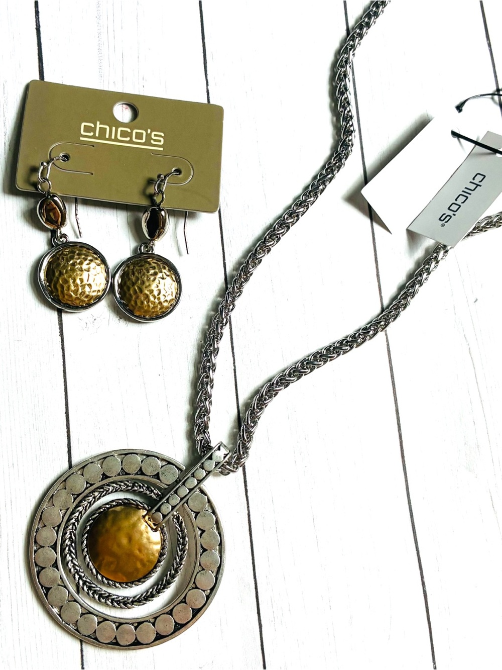 New NWT Chico's Classic Two-Tone Hammered Disc Pendant Necklace Earrings Set